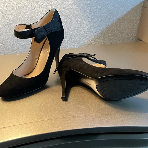 Black heels - Picture 2 of 3